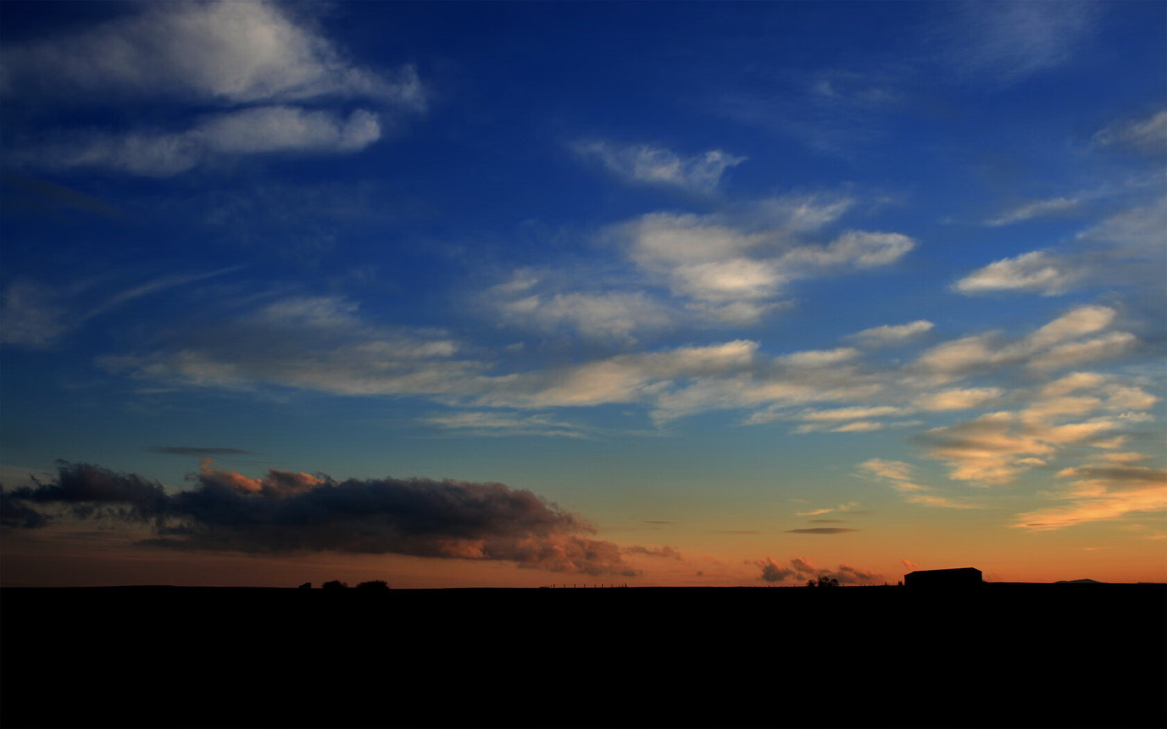 开云体育app-欧洲杯战术变革：令对手难以应对的创新布局，欧洲杯战术机位