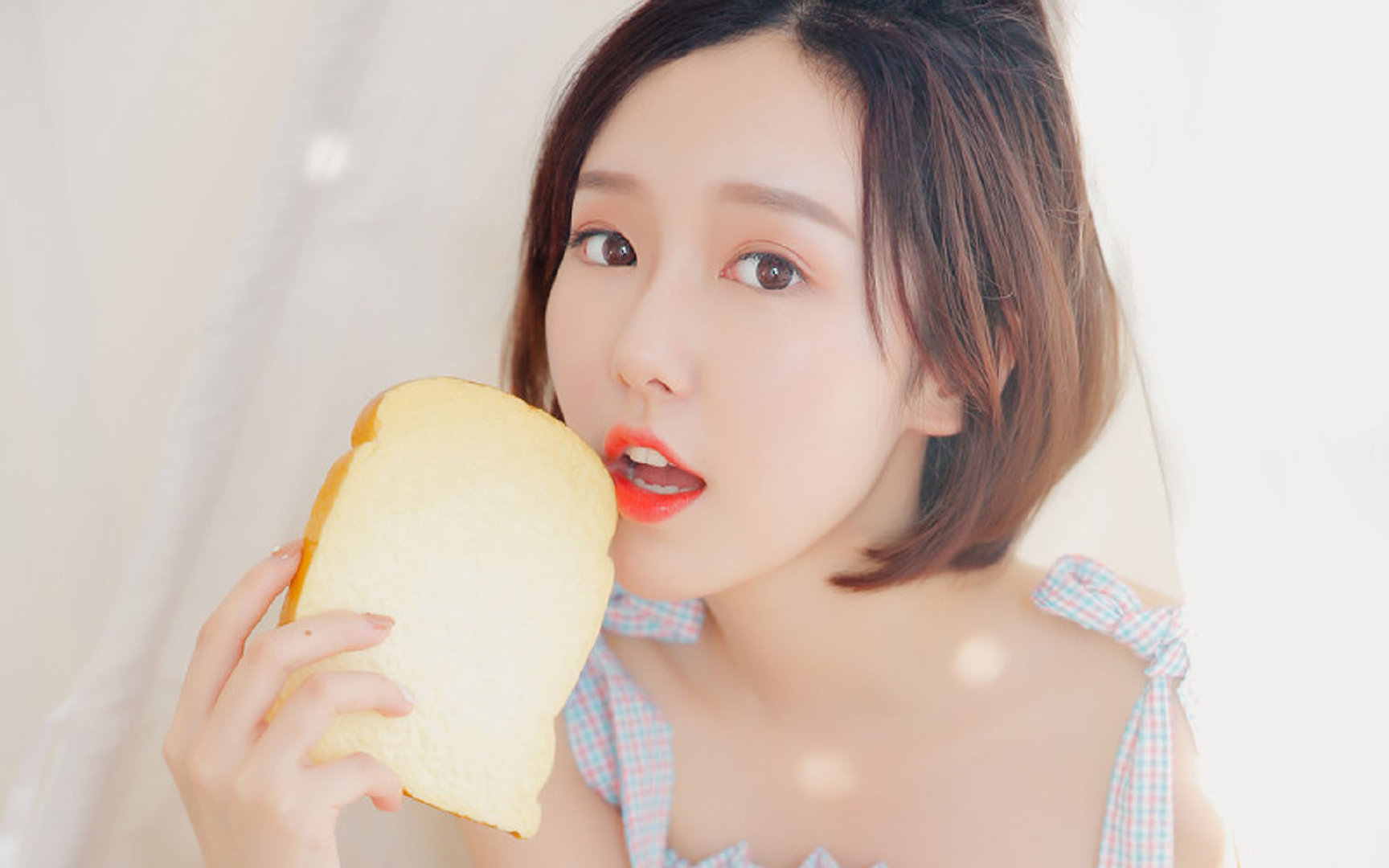 开云体育app入口-球迷现场打出巨幅横幅表达对主教练团队的支持与肯定，球队祝福的话